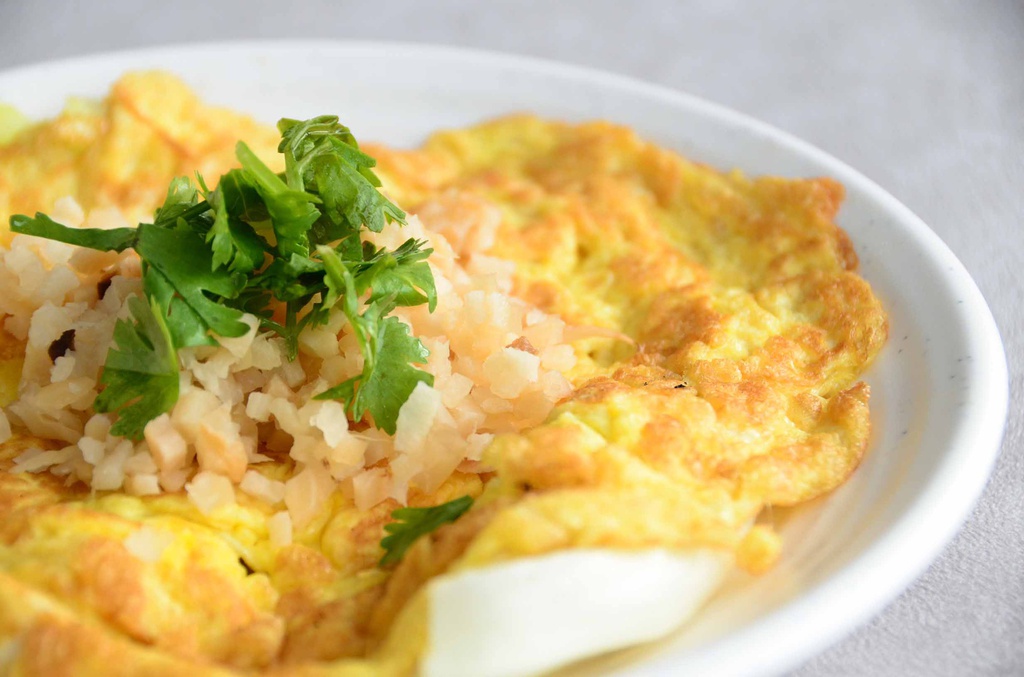 Picked Radish (Caipo) Omelette 菜脯蛋